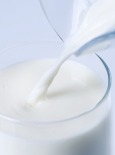 boire-lait-apres-avoir-mange-cereales-sucre-01133228